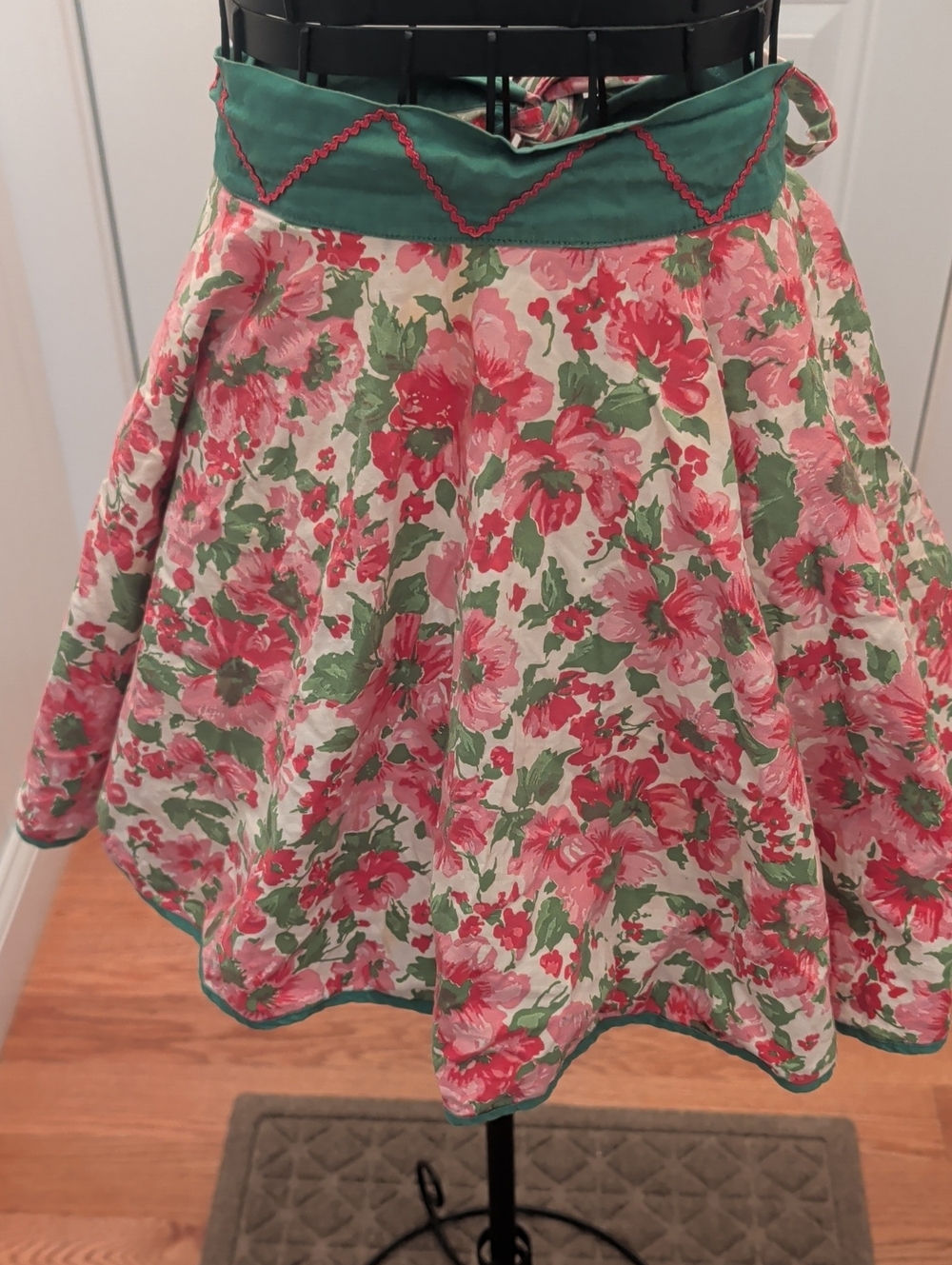 Vintage Apron with Green Waistband